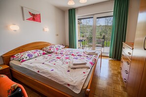 1 quarto, ferros/tábuas de passar roupa, acesso à internet