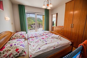 1 bedroom, iron/ironing board, Internet, bed sheets - One bedroom apartment with terrace (Podcetrtek)