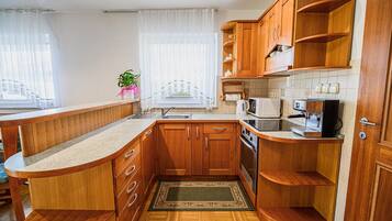 Réfrigérateur, micro-ondes, four, lave-vaisselle