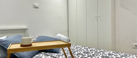 Internet, bed sheets