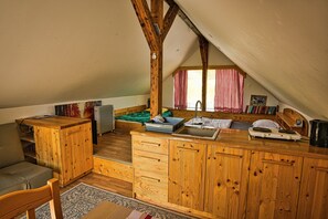 1 bedroom, bed sheets