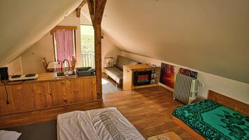 1 bedroom, bed sheets