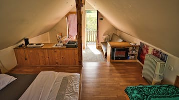 1 bedroom, bed sheets