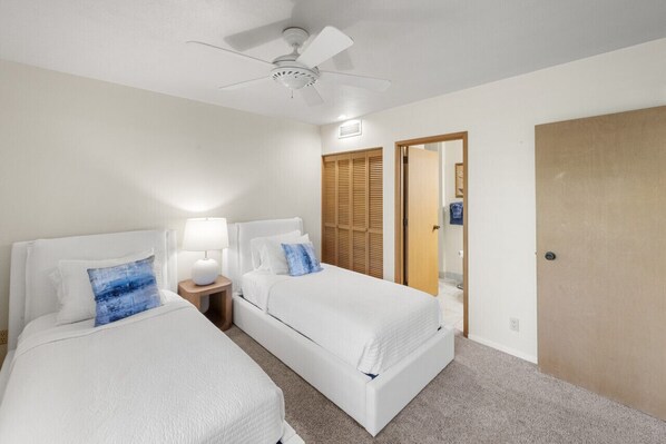 2 bedrooms, travel cot, free WiFi, bed sheets
