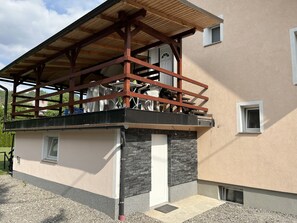 المنشأة من الخارج