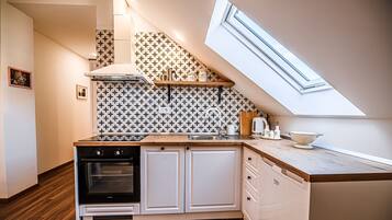 Fridge, oven, dishwasher, coffee/tea maker