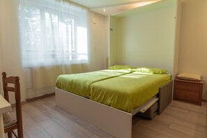 1 bedroom, iron/ironing board, WiFi, bed sheets - Studio Dominika situated in the heart of the city (Ljubljana)