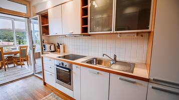 Geladeira, micro-ondas, fogão, cooktop