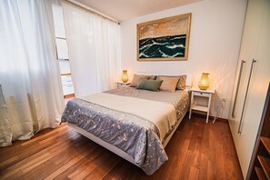 Internet, bed sheets