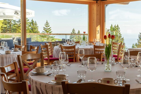 Dining - One Bedroom Apartment on resort Krvavec with sauna (Cerklje na Gorenjskem)