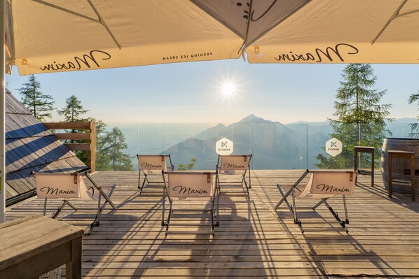 Outdoor dining - Krvavec Double or Twin room 3 (Cerklje na Gorenjskem)