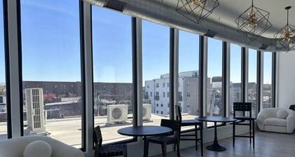 The Bow – Your Chic Urban Retreat in Fells Point, Baltimore!