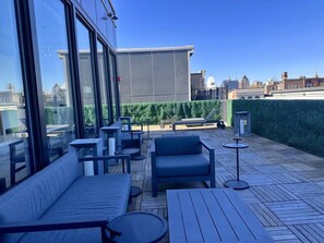 Terrace/patio - The Bow – Your Chic Urban Retreat in Fells Point, Baltimore! (Baltimore)