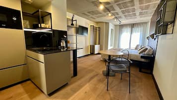 Studio (Exterior) | Private kitchen | Mini-fridge, microwave, stovetop, coffee/tea maker