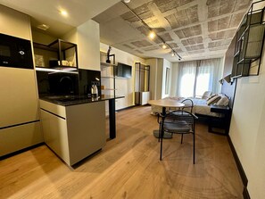 Studio (Exterior) | Private kitchen | Mini-fridge, microwave, stovetop, coffee/tea maker