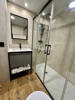 Bathroom sink - BUBU Apartments By Exclusive Homes (Málaga)