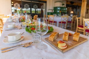 Dining - Krvavec Quadruple room with balcony 1 (Cerklje na Gorenjskem)