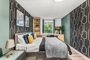 2 soverom, strykejern/-brett, internettilgang og sengetøy