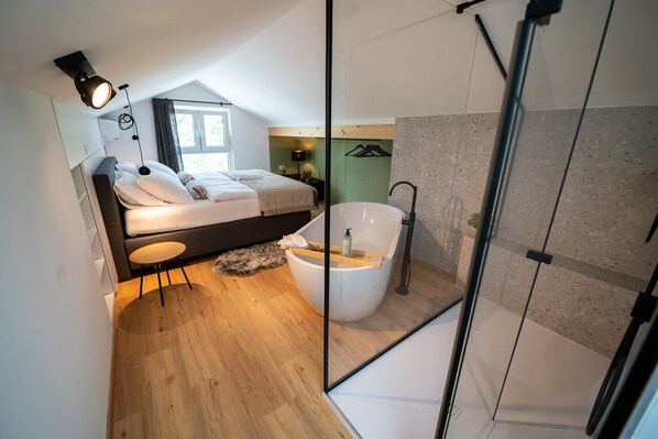 3 soverom, strykejern/-brett, internettilgang og sengetøy