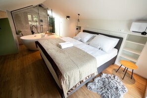 3 habitaciones, tabla de planchar con plancha, internet y ropa de cama 