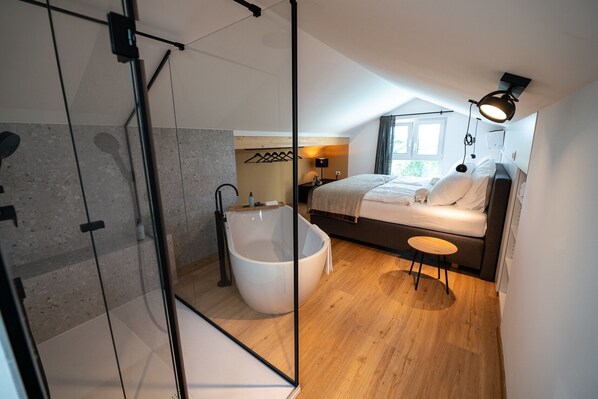 3 soverom, strykejern/-brett, internettilgang og sengetøy