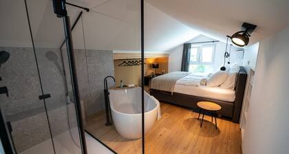 Three Bedroom Apartment with Balcony and pool