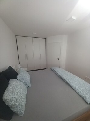 2 dormitorios, tabla de planchar con plancha, wifi y ropa de cama