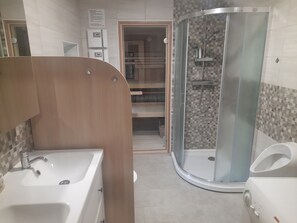 Shower, hair dryer, towels