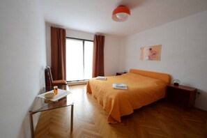 2 Schlafzimmer, Schreibtisch, Bügeleisen/Bügelbrett, Internetzugang