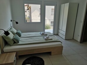 1 soverom, strykejern/-brett, internettilgang og sengetøy