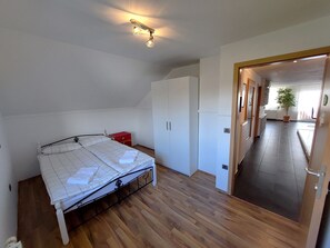 2 bedrooms, Internet, bed sheets