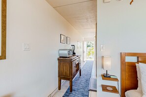 Interior - 2nd-floor condo with amazing ocean views, private lanai, & updated interior (Kihei)