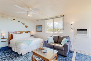 Iron/ironing board, WiFi, bed sheets - 2nd-floor condo with amazing ocean views, private lanai, & updated interior (Kihei)