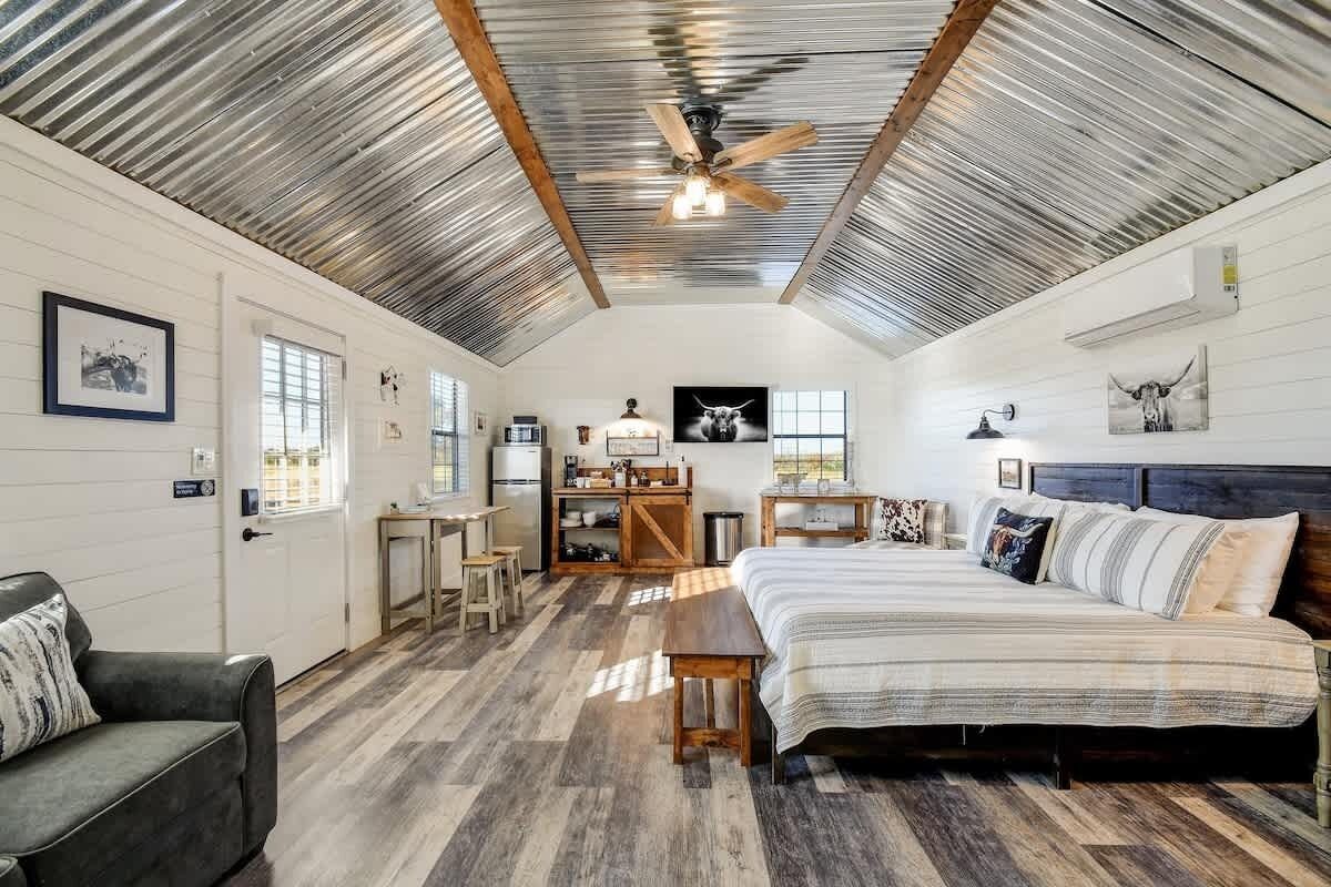 1 bedroom, WiFi (free), bed sheets
