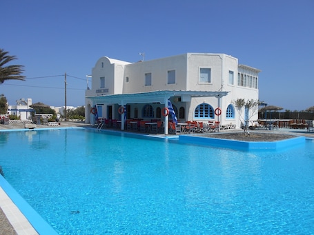 Seasonal outdoor pool. The Three Anchors Rooms