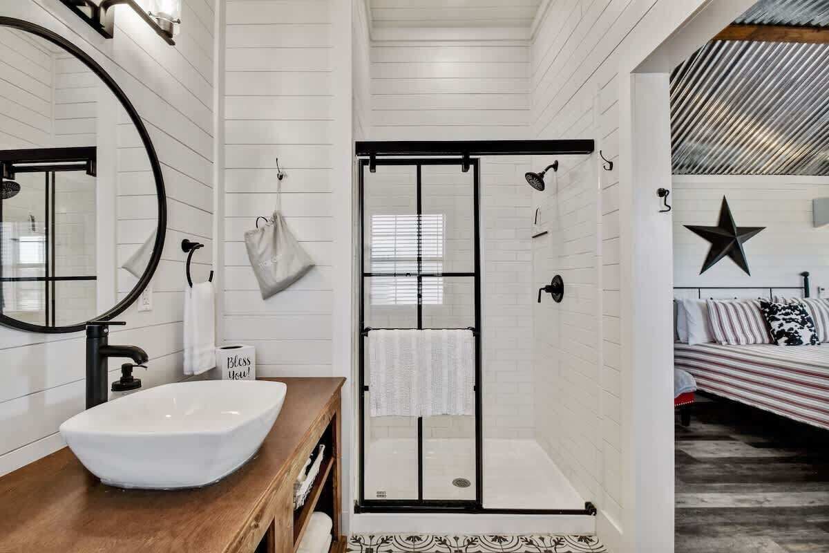 Shower, hair dryer, towels, shampoo