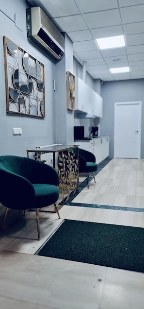 Living area - Hostel 165 (Madrid)