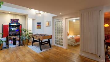 3 chambres, coffres-forts dans les chambres, bureau