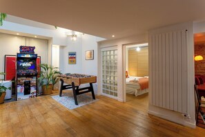 3 chambres, coffres-forts dans les chambres, bureau