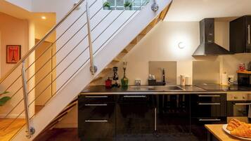 Réfrigérateur, micro-ondes, four, lave-vaisselle