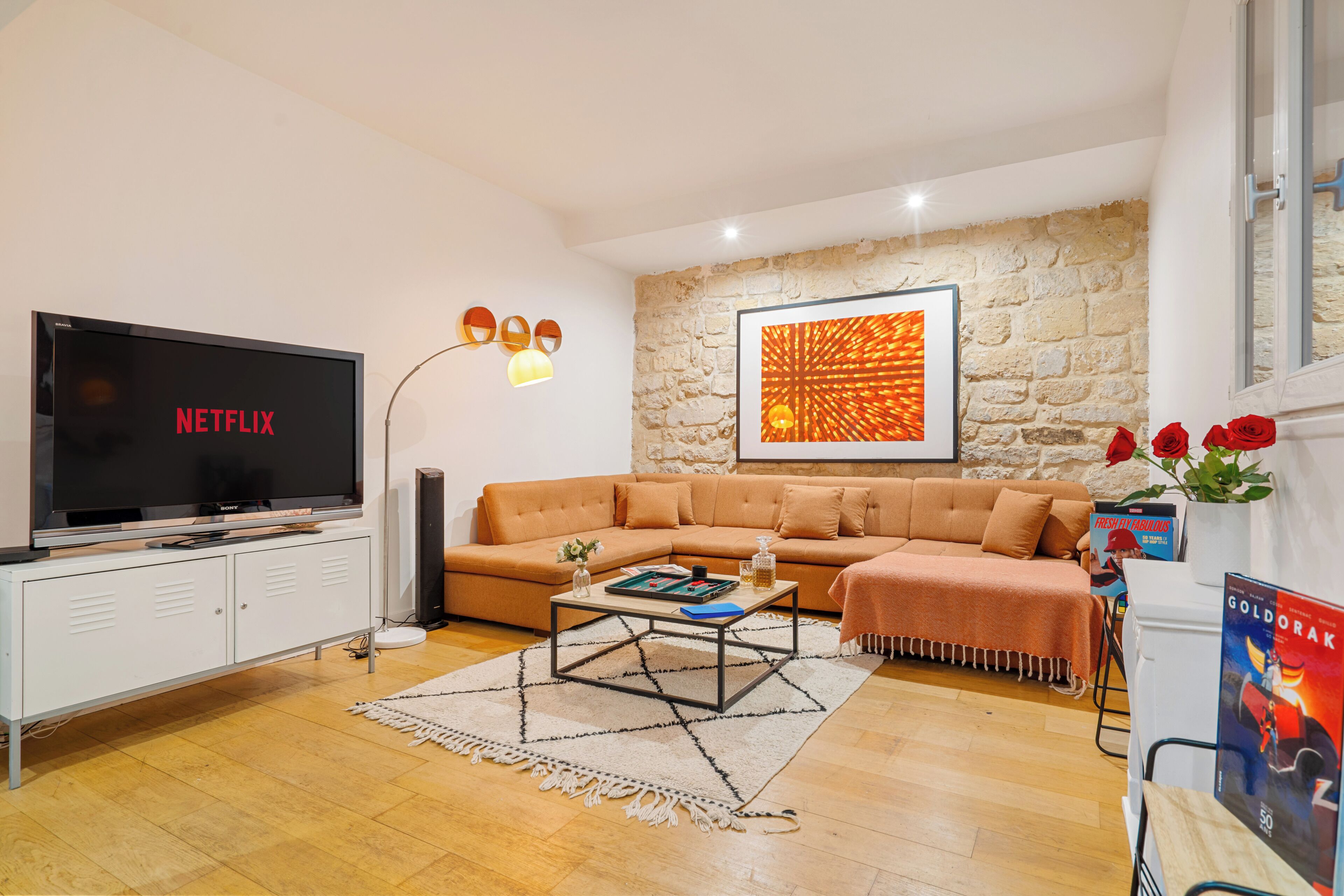TV, videogiochi, lettore DVD, tavolo da calcetto