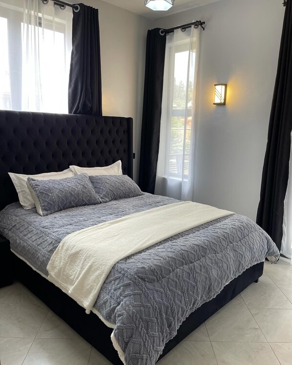 1 bedroom, iron/ironing board, WiFi, bed sheets - Perfect, Relaxing, Queen Bed Suites W/ Free Wi-Fi, Free Parking & 24Hr Security. (Kampala)