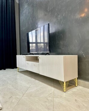 Interior - Perfect, Relaxing, Queen Bed Suites W/ Free Wi-Fi, Free Parking & 24Hr Security. (Kampala)