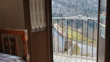 5 chambres, fer et planche Ă repasser, draps fournis