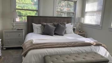 6 bedrooms, desk, iron/ironing board, free WiFi
