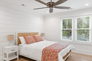 3 Schlafzimmer, Schreibtisch, Bügeleisen/Bügelbrett, Reisekinderbett