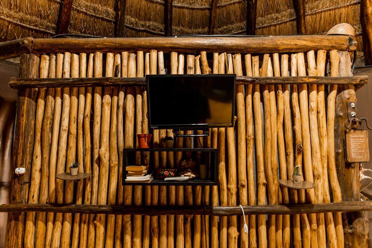 Cabaña familiar | Decoración personalizada, muebles diferentes y escritorio 