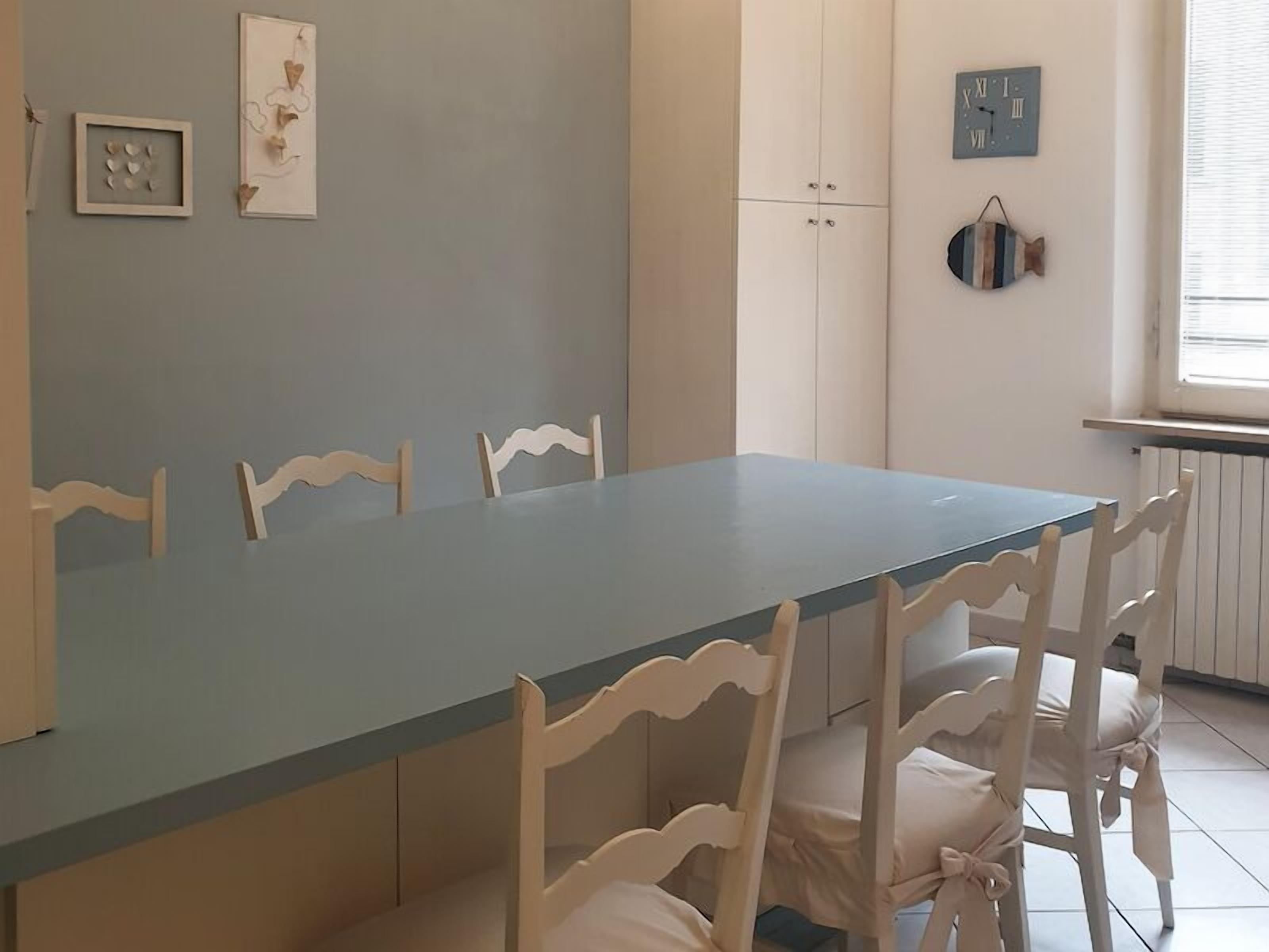 Apartment | Private kitchen | Full-sized fridge, oven, electric kettle, toaster