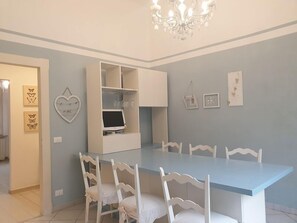 Apartment | Private kitchen | Full-sized fridge, oven, electric kettle, toaster - Cleo Tulipano (Falconara Marittima)
