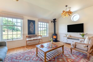 TV, fireplace, stereo